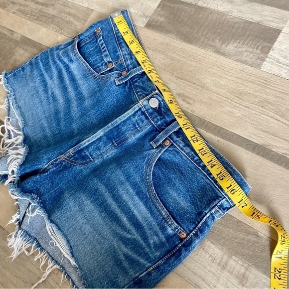 LEVI’S 501 Premium Denim Button Fly Jean Cutoff Shorts Size 30 - Picture 5 of 13